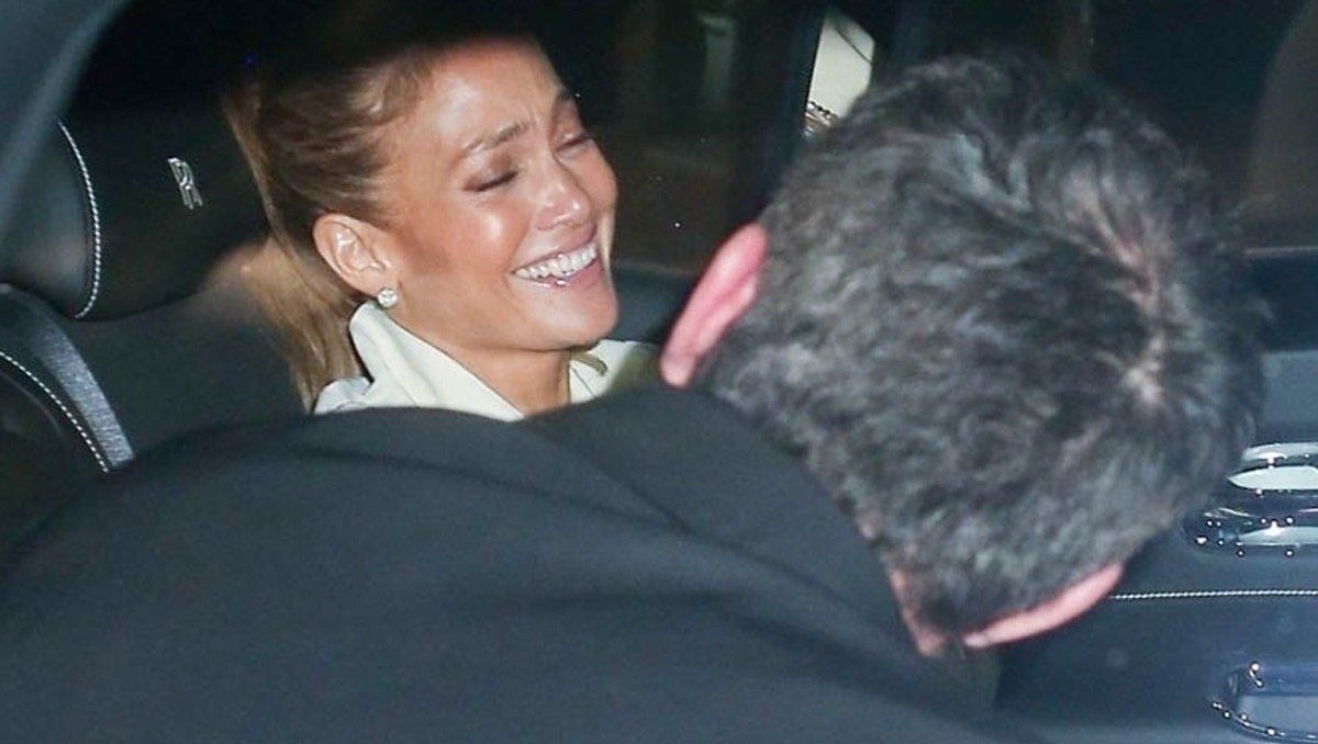 Jennifer López y Ben Affleck han sido captados por los paparazzis compartiendo juntos en Los Ángeles Jennifer López y Ben Affleck han sido captados por los paparazzis compartiendo juntos en Los Ángeles