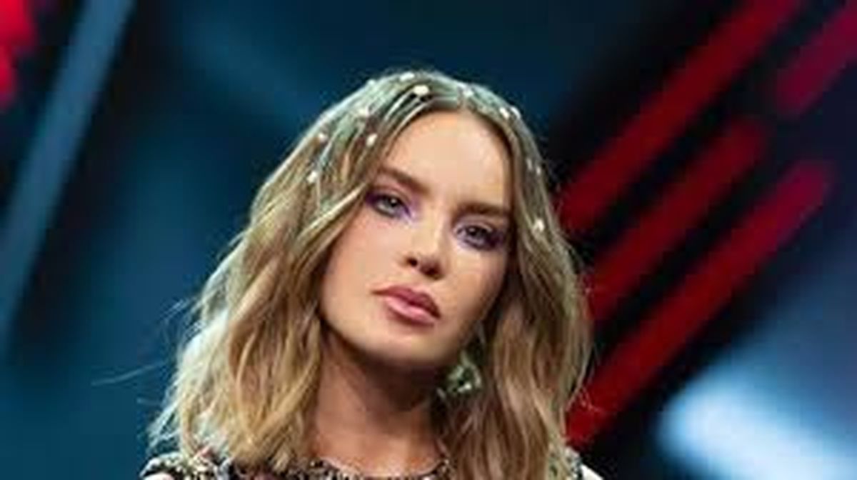 &nbsp;Belinda mostró sus bellas piernas e impacto a sus fans