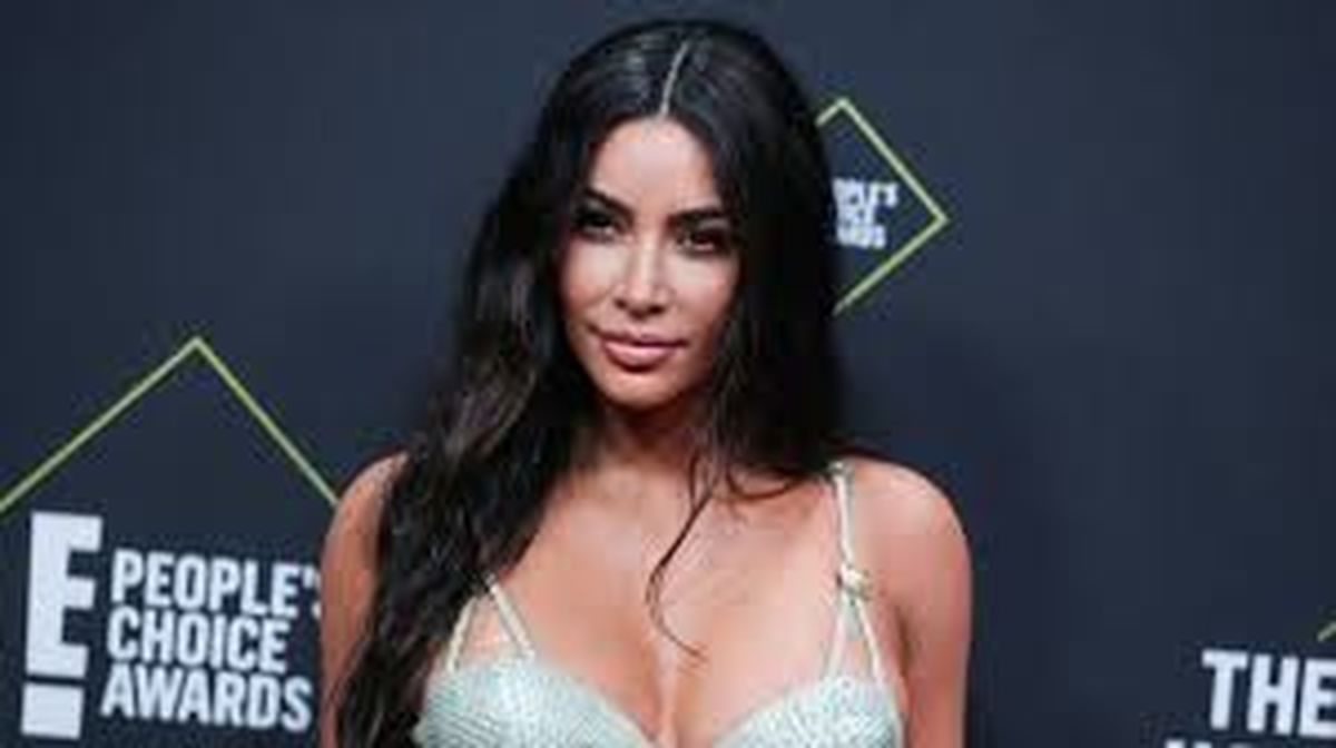 ¡impactante¡ Kim Kardashian aparece como dominatrix en las calles de Nueva York.
