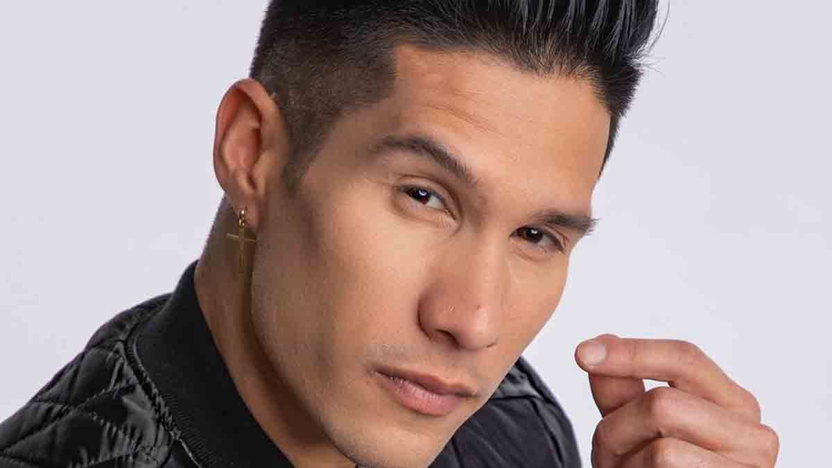 El intenso coqueteo entre Chyno Miranda y una modelo&nbsp;