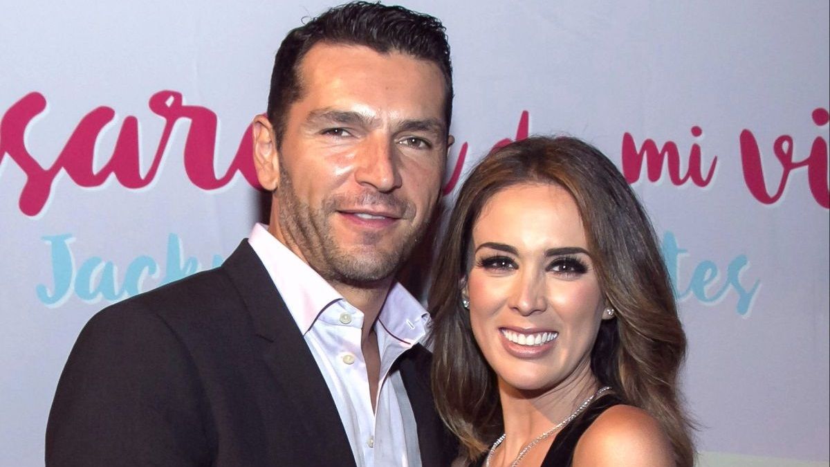 Jacky Bracamontes confiesa el engaño que le hizo su esposo Jacky Bracamontes confiesa el engaño que le hizo su esposo