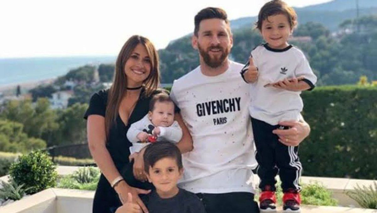 Lionel Messi hace mucho para garantizar la educación de sus hijos. Lionel Messi hace mucho para garantizar la educación de sus hijos.
