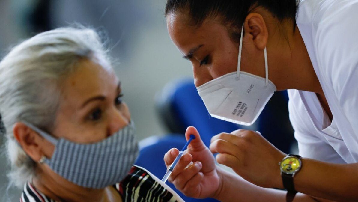 La vacunación de Covid-19 ya está en curso para personas de 60 años. | Foto: marca.com La vacunación de Covid-19 ya está en curso para personas de 60 años. | Foto: marca.com