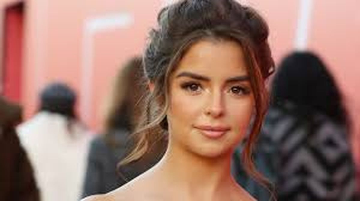 Demi Rose baja su traje de baño y explota las redes