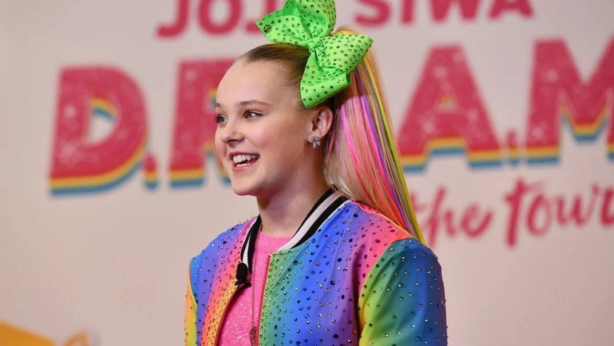 Jojo Siwa reveló la identidad de su primera novoa. | Foto: papermag.com