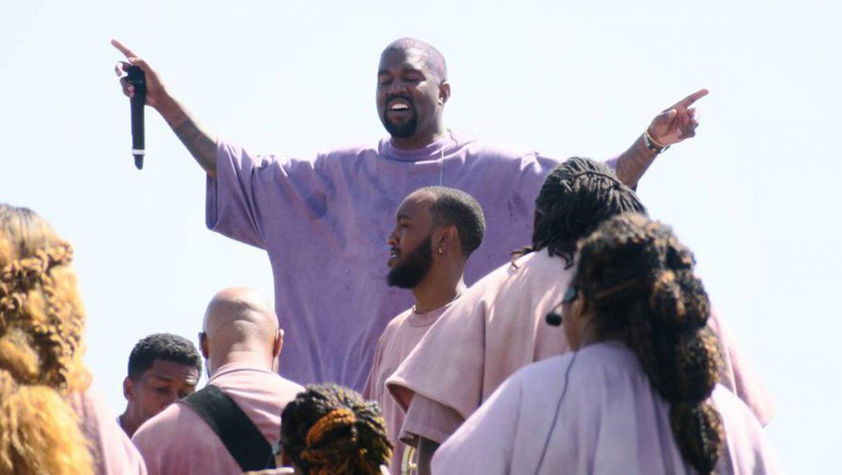 Kanye West organizaba espectáculos religiosos con miles de empleados y músicos