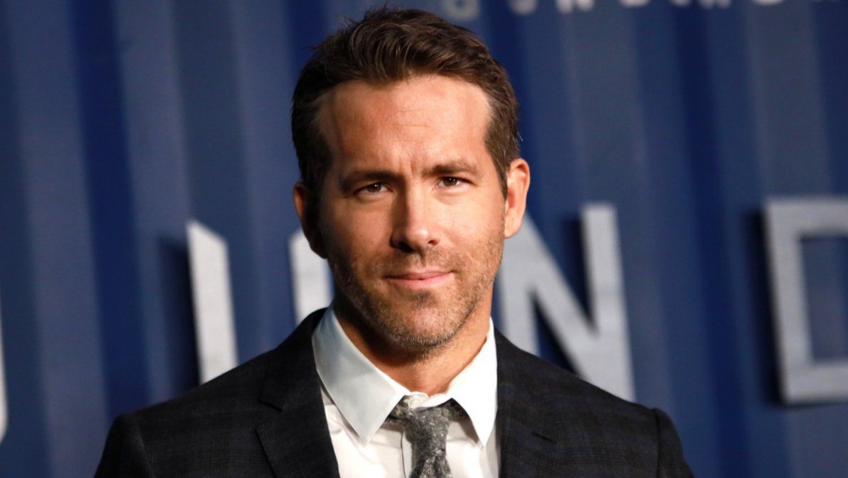 Ryan Reynolds sorprendió a todos con meme de Bernie Sanders