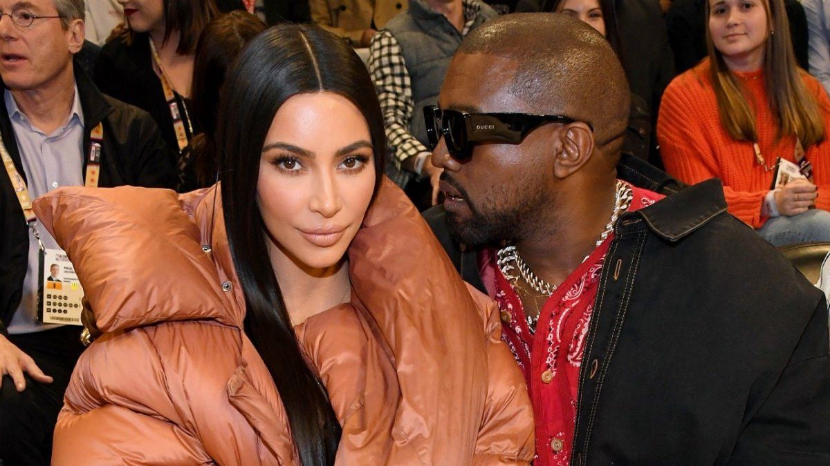 Kanye West le regaló un holograma de su papá muerto a Kim