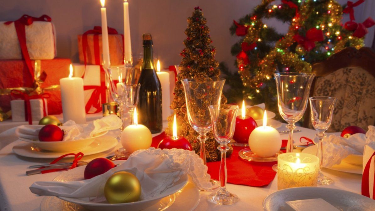 Te damos varios consejos a la hora de organizar una linda y tranquila cena de Navidad | Foto: Cosmopolitan