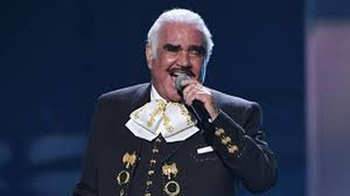 Hijo de Vicente Fernández carga contra la Revista TvNotas