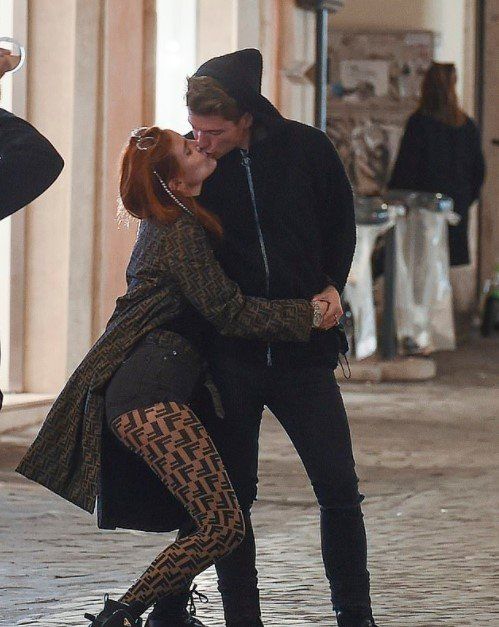 Bella Thorne y Benjamin Mascolo muestran su amor en Roma
