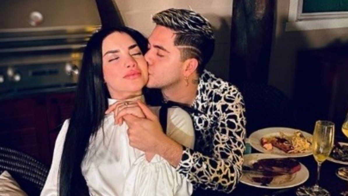 Juan de Dios Pantoja no deja de mostrar su amor por su esposa. | Foto: tuenlinea.com