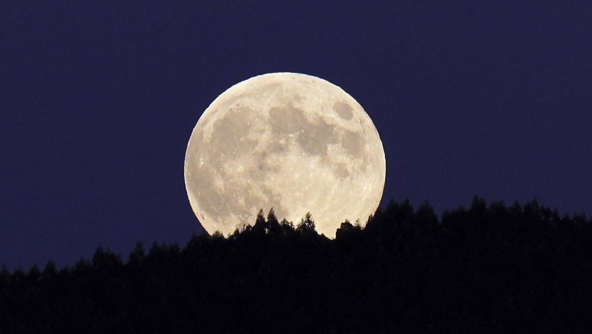 La luna impacta la vida en la tierra más de lo que muchos creen. 