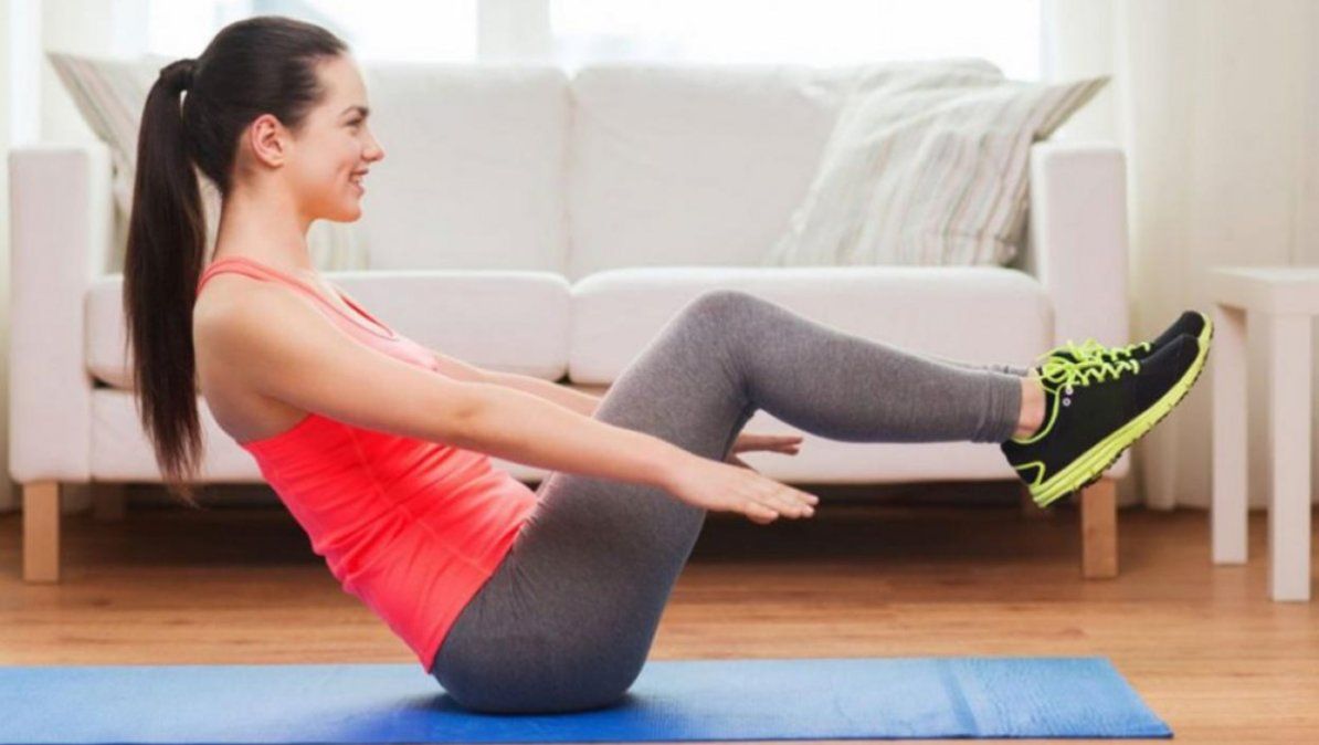 Son simples ejercicios que podemos hacer en casa y mejorarán nuestra forma física