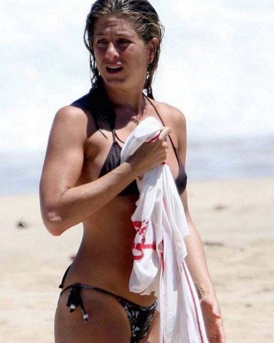 Jennifer Aniston sorprende con diminuto bikini