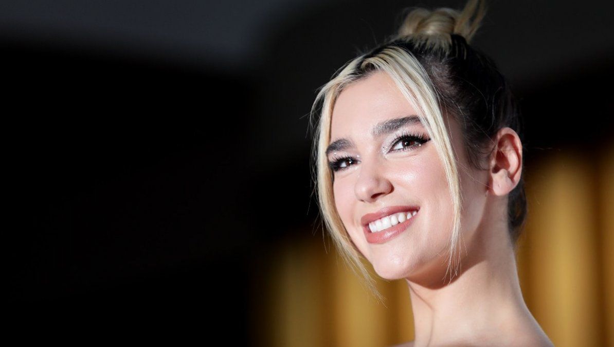 Dua Lipa mostró su bella voz. | Foto: hearstapps.com