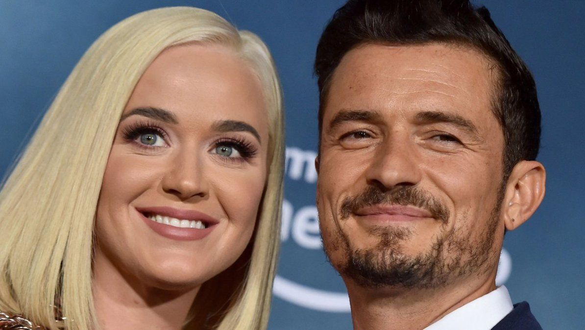 Katy Perry y Orlando Bloom le agradecen a una hamburguesa por su relación | foto: harpersbazaar.com Katy Perry y Orlando Bloom le agradecen a una hamburguesa por su relación | foto: harpersbazaar.com