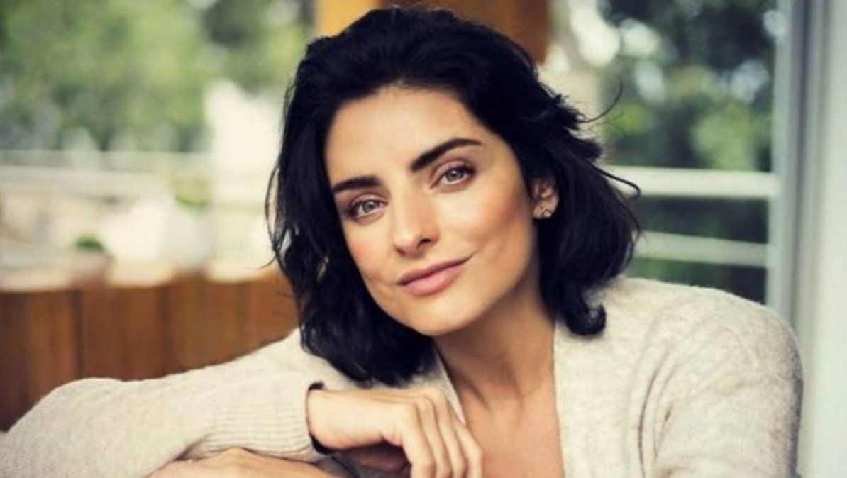 Aislinn Derbez revoluciona con redes con post sobre el 8M