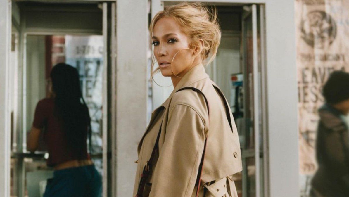 JLo es embajadora global de Coach desde el 2019