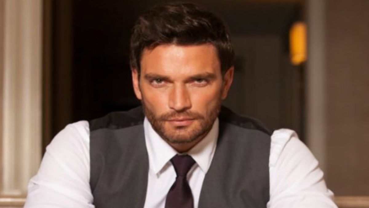 Julián Gil causa controversia al vestirse de mujer