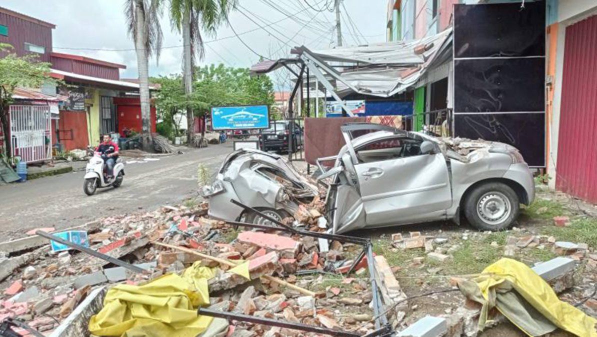 Hay más de 15 mil evacuados tras el terremoto en Indonesia