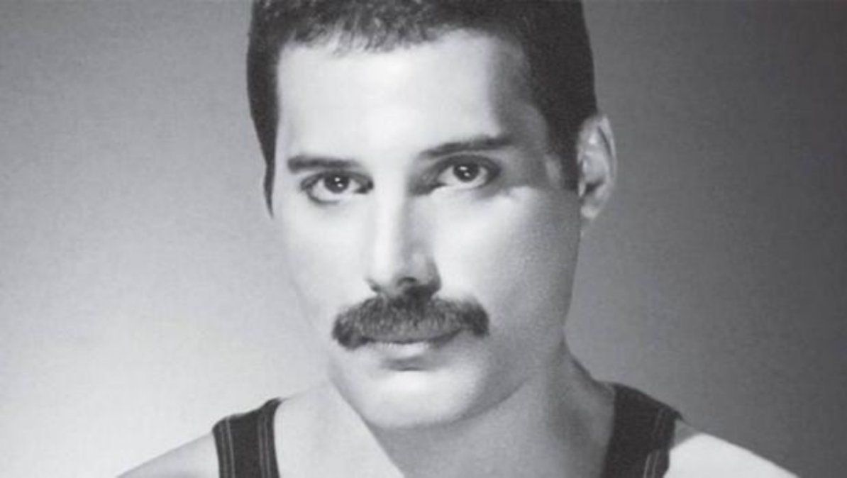 Freddie Mercury era portador del VIH y luchó solo contra la enfermedad a lo largo de dos años