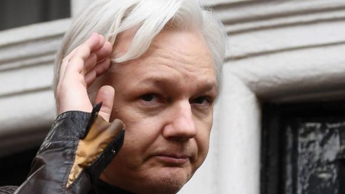 El fundador de WikiLeaks enfrentaría varios cargos de espionaje en los Estados Unidos.