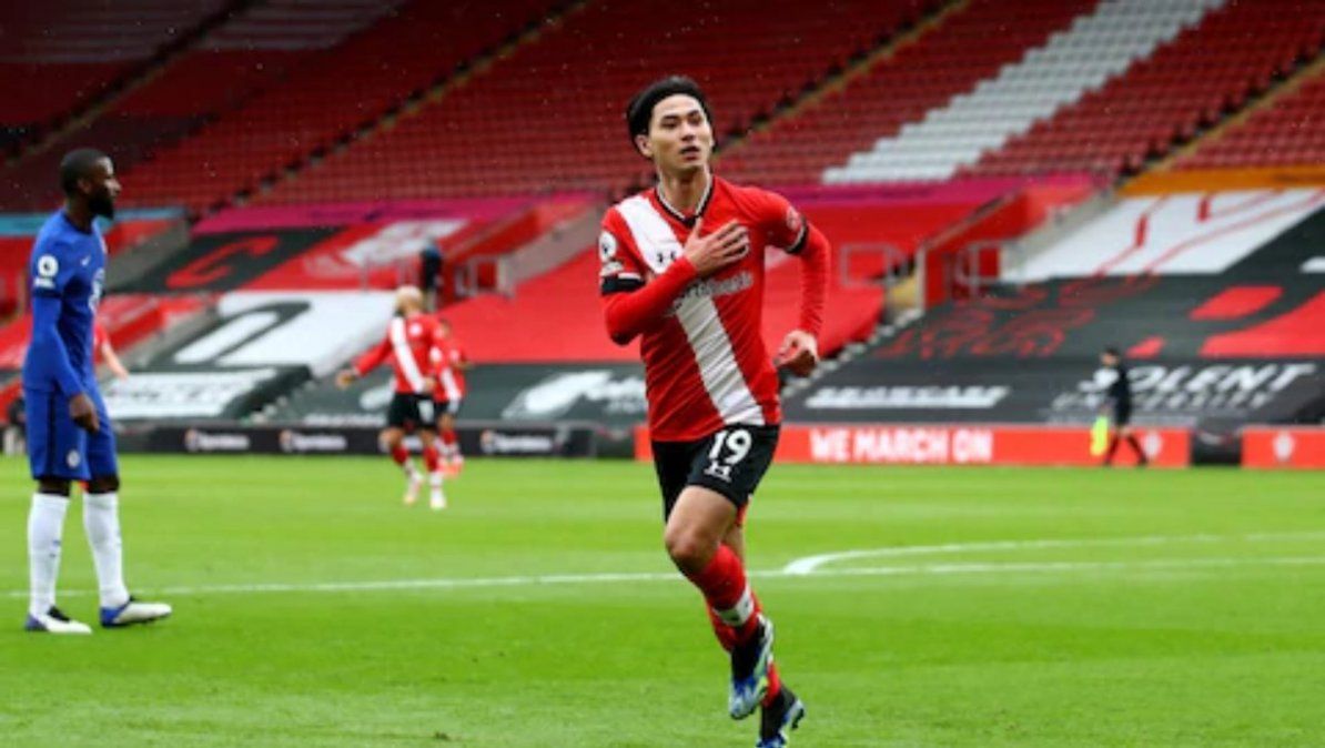 El japonés Minamino abrió el marchador contra el Chelsea. | Foto: thelegraph.co.uk