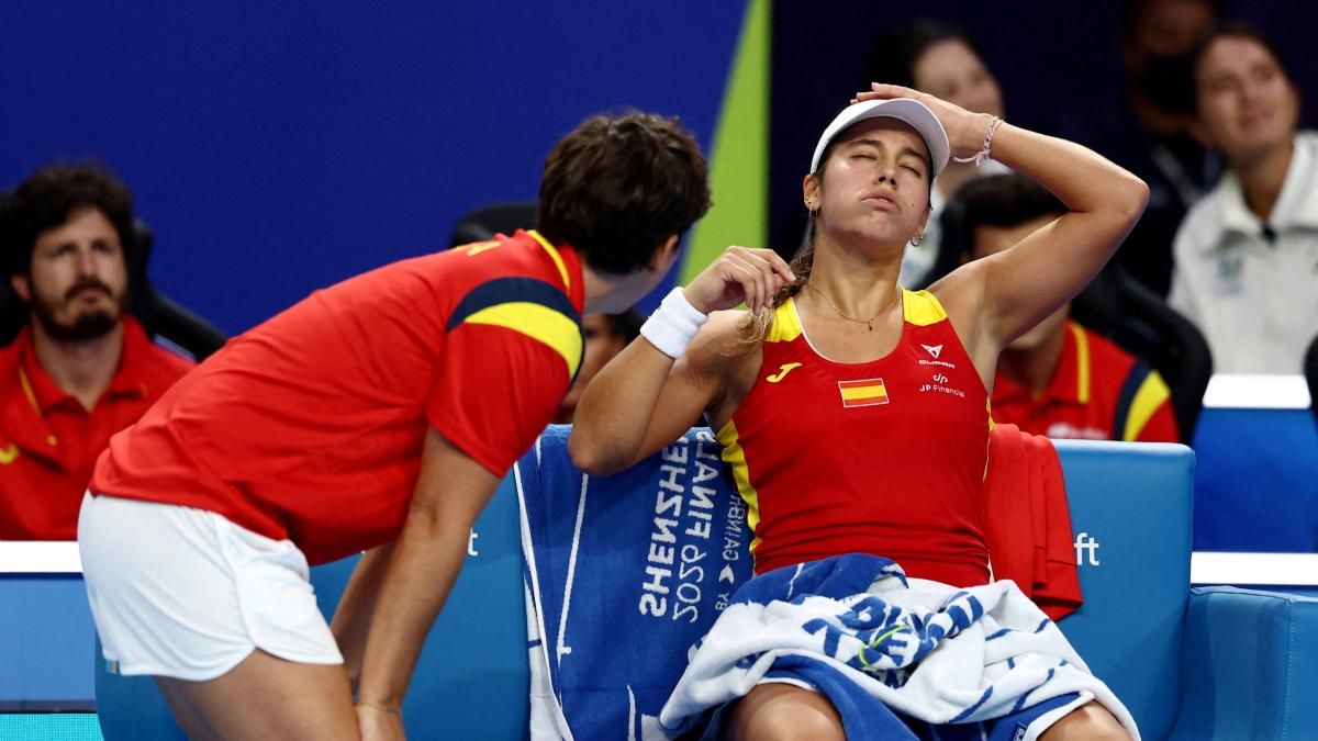Karolina Muchova celebra su victoria ante Jessica Bouzas en la Copa Billie Jean King.