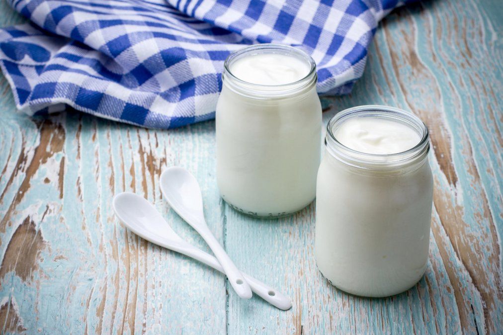 El yogurt natural es uno de los alimentos naturales más recomendados El yogurt natural es uno de los alimentos naturales más recomendados