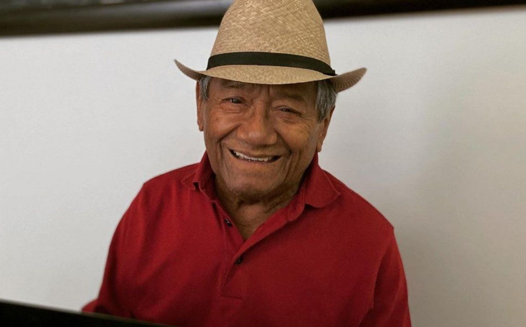 Armando Manzanero no le agradaba los colores oscuros y por eso sus hijos llevarán prendas blancas