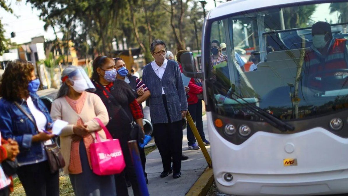 El covid sigue sin poder ser controlado en México. | Foto: eleconosmita.com