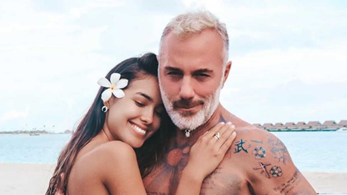 Sharon Fonseca le hace un romántico tatuaje a Gianluca Vacchi