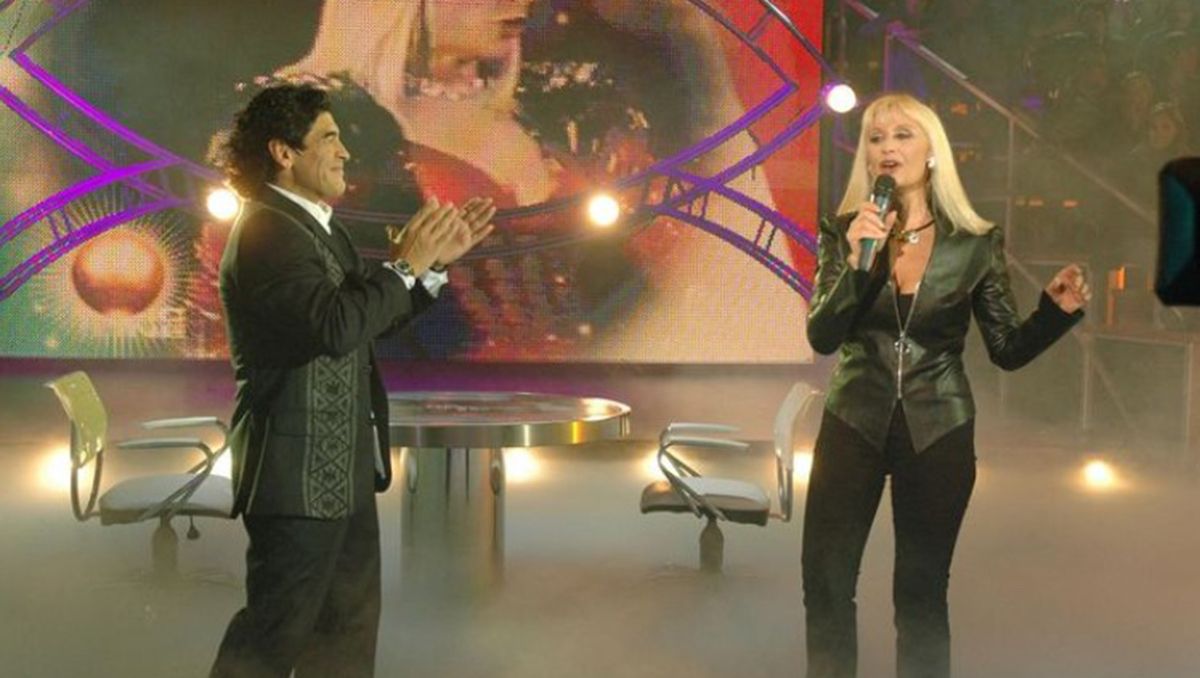 Maradona y Raffaella Carrá en el 2004