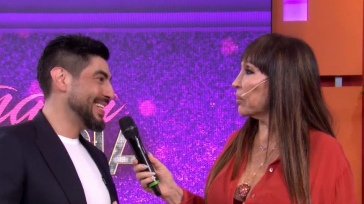 Moria Casán recibe a Facundo Moyano en su programa para aclarar las acusaciones.