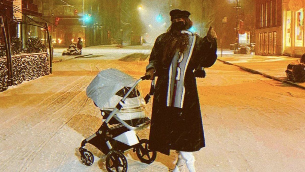 Gigi Hadid con su hija en la nieve | Foto: Instagram