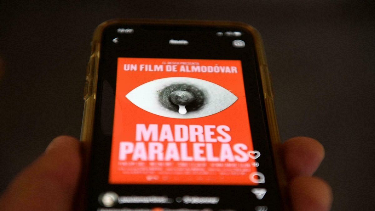 Instagram censura a Pedro Almodóvar por cartel donde muestra un pezón