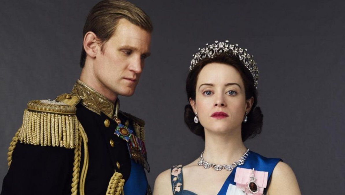 Así luce el príncipe Felipe junto a Isabel II en las primeras temporadas de The Crown