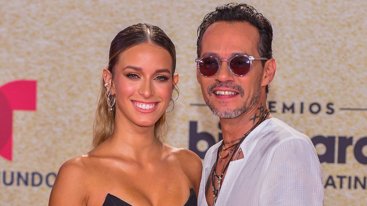¡Colágeno! Marc Anthony aparece en los Premios Billboard con una joven novia