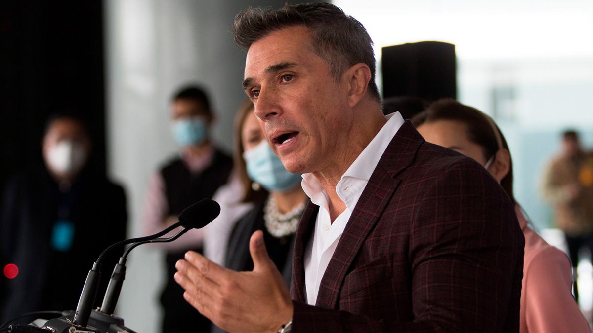 Sergio Mayer perdió el oído izquierdo: está delicado pero estable Sergio Mayer perdió el oído izquierdo: está delicado pero estable