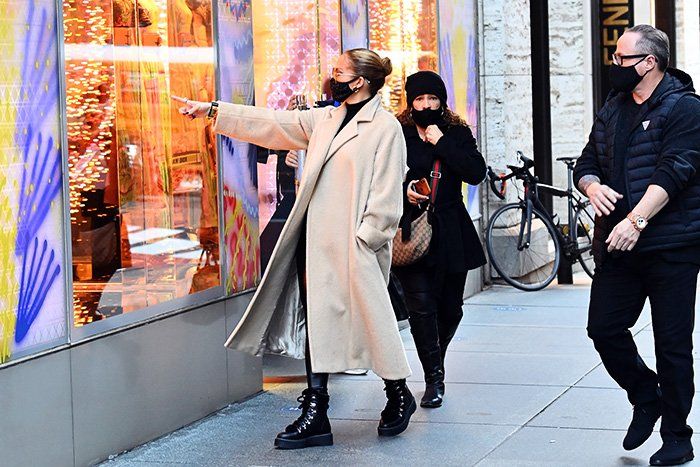 El look de Jennifer Lopez para ir de compras