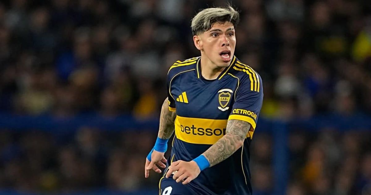 Carlos Palacios celebra tras dar una asistencia clave en la victoria de Boca Juniors.