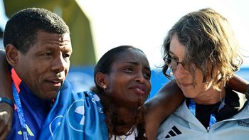 Tigist Assefa gana en Berlín tras dura lesión y se queda sin récord mundial