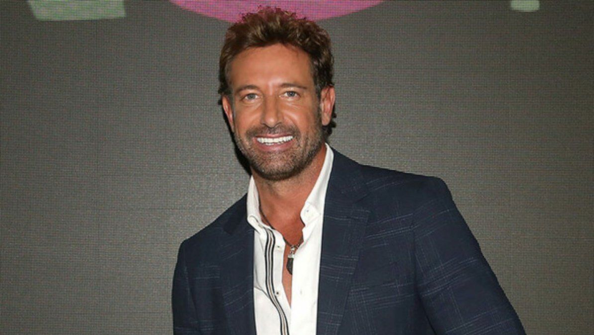 Gabriel Soto dijo que fue muy difícil para él hablar con sus hijas sobre lo que pasaba. | Foto: mx.hola.com