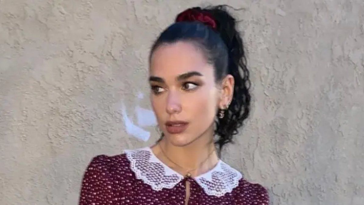 Dua Lipa con su look de primavera. | Foto: donbalon.com