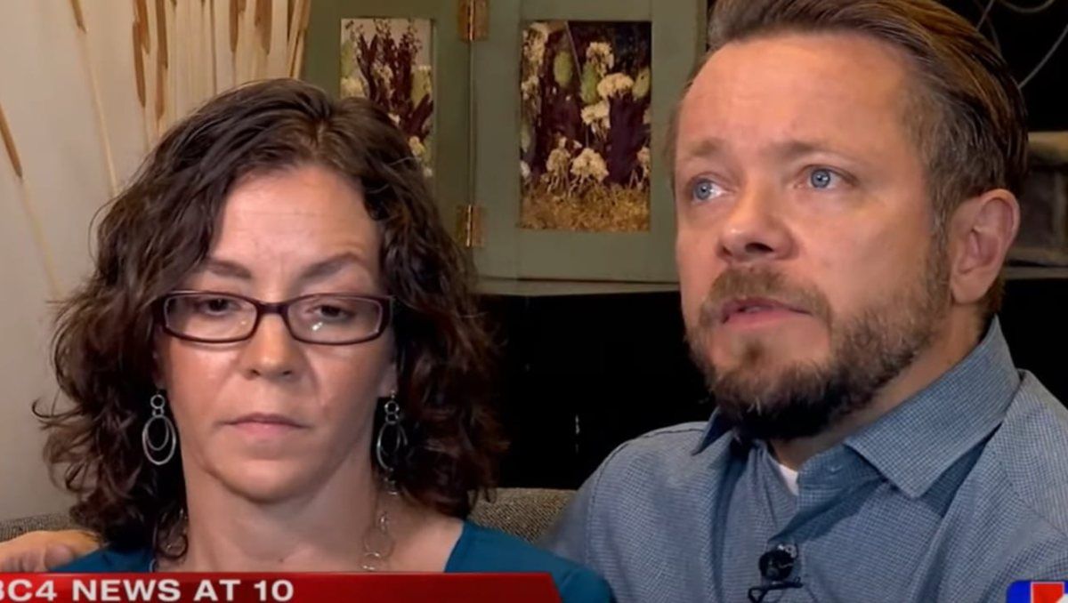 La familia Johnson tuvo que esperar un año para darle la noticia a su hijo.