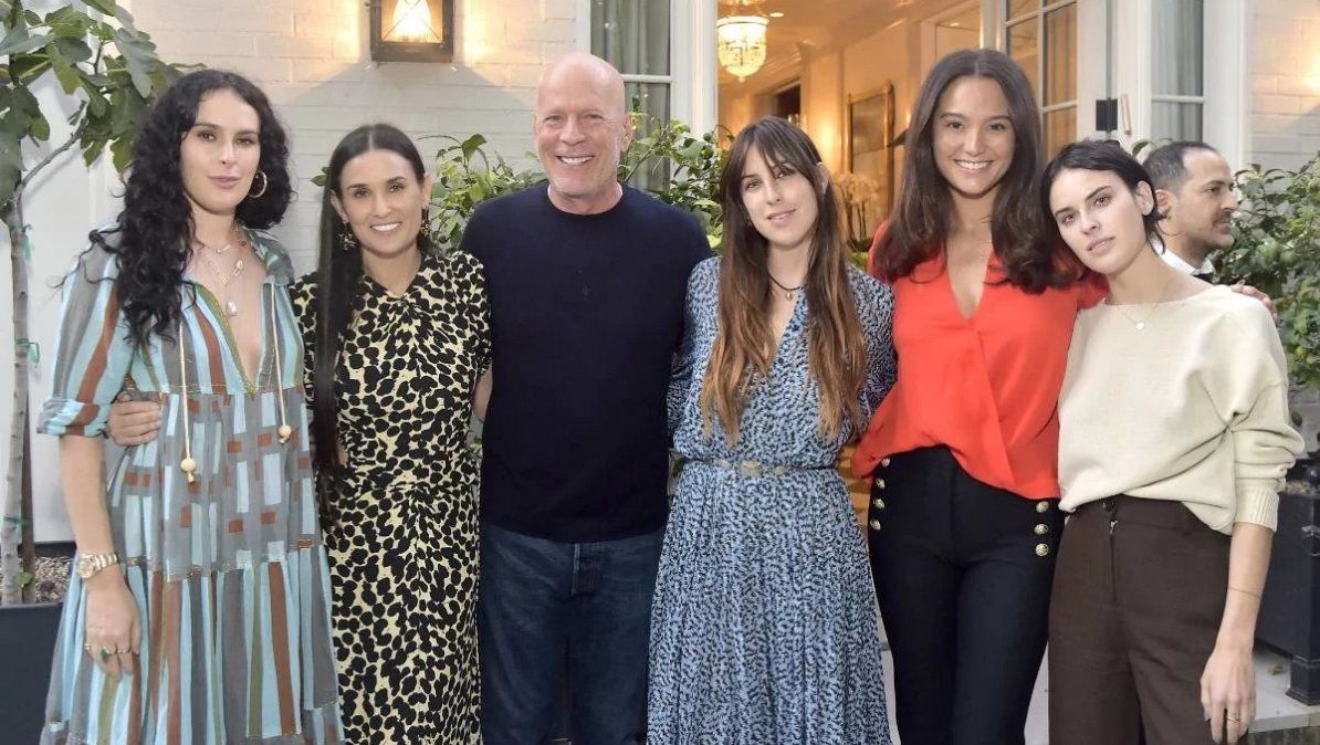 Para Demi Moore la esposa de su ex marido es parte de su familia. | Foto: hellomagazine.com