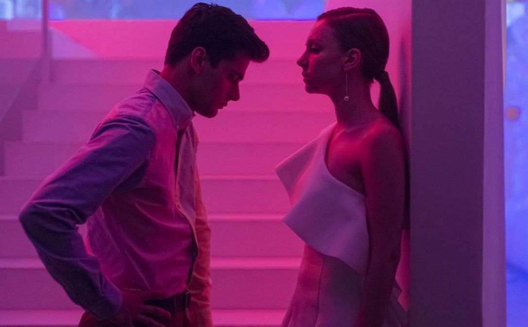 Ester Expósito con Alvaro Rico en Élite 1