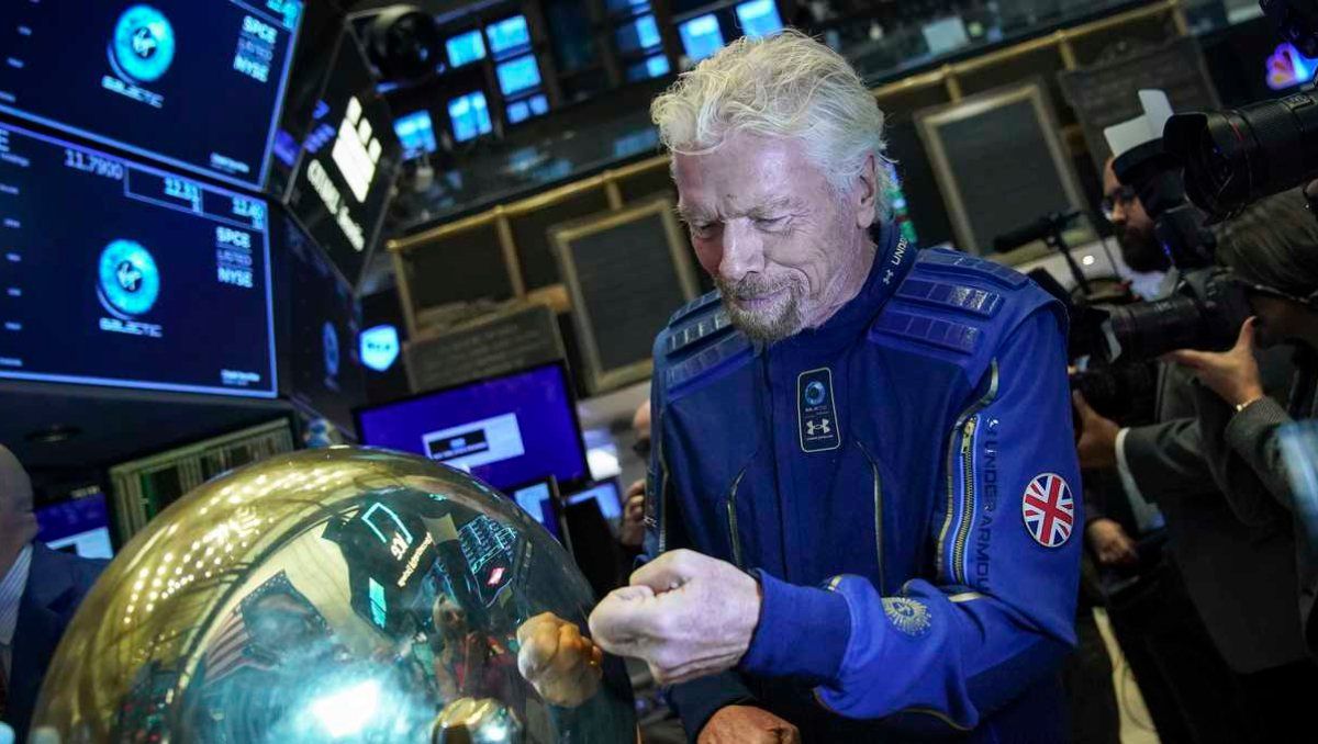 El multimillonario Richard Branson parece ganarle la carrera a Elon Musk como el primer turista en el espacio.