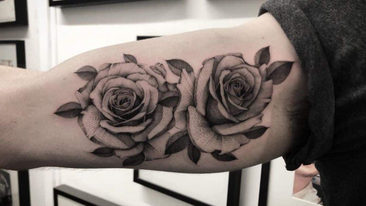 Los tatuajes de rosas siempre serán un clásico. | Foto: chronicinktattoo.com